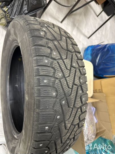 Pirelli Ice Zero 215/65 R17
