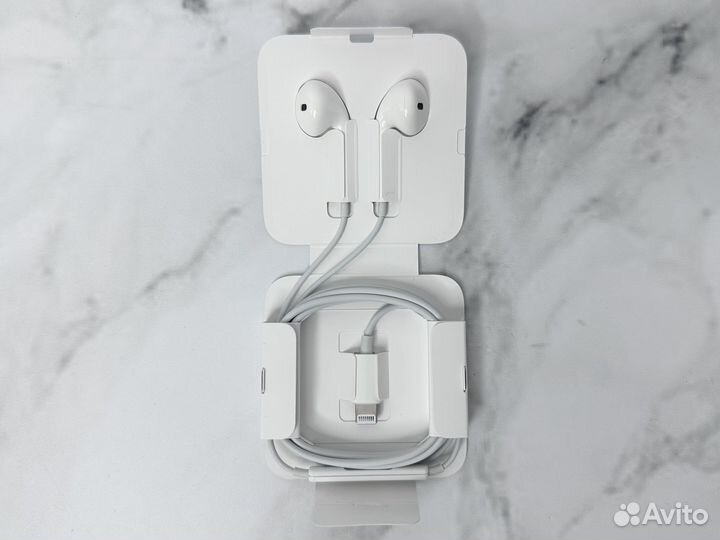 Новые Наушники Apple EarPods с разъёмом Lightning