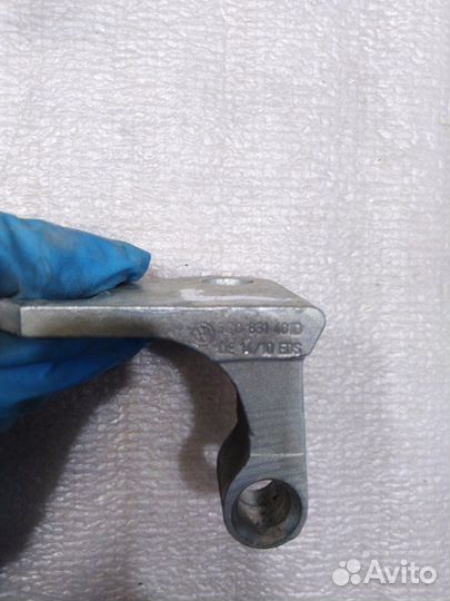 Петля двери левая Volkswagen Passat Cc 1.8 cdaa