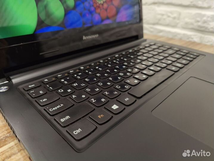 Быстрый ноутбук Lenovo Red