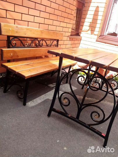 Скамейка с элементами ковки