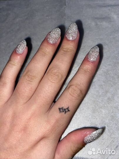 Модель на маникюр