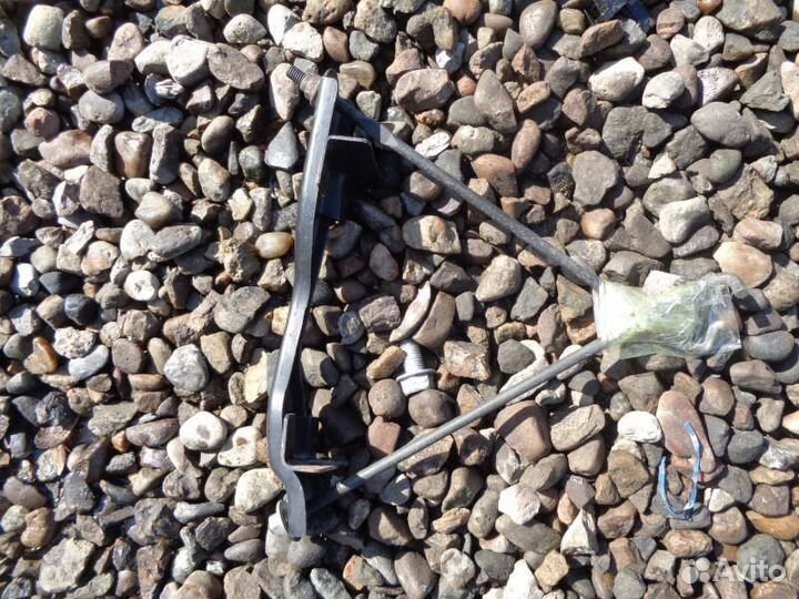 Крепление аккумулятора Toyota Caldina ST195 3S-GE