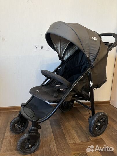 Прогулочная коляска с надувными колесами joie