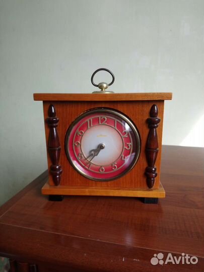 Настольные часы Маяк
