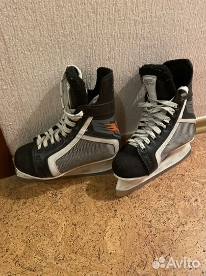 Коньки хоккейные. Размер 38