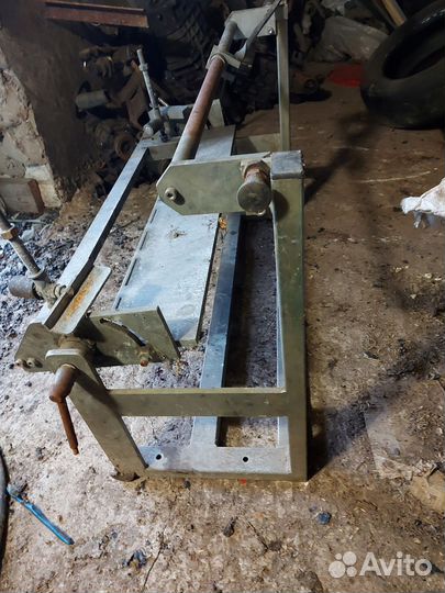 Универсальная подставка для ремонта любых авто