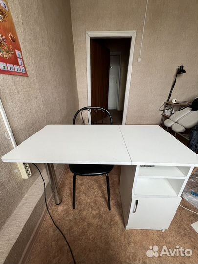 Стол для маникюра со стульями