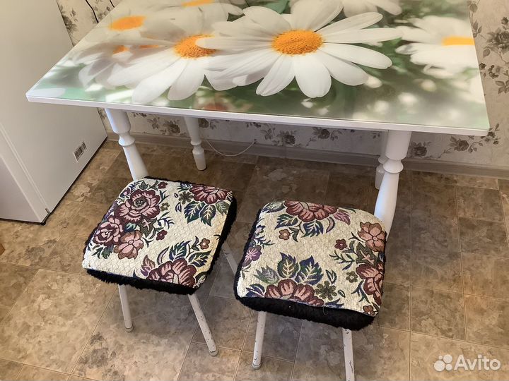 Кухонный стол