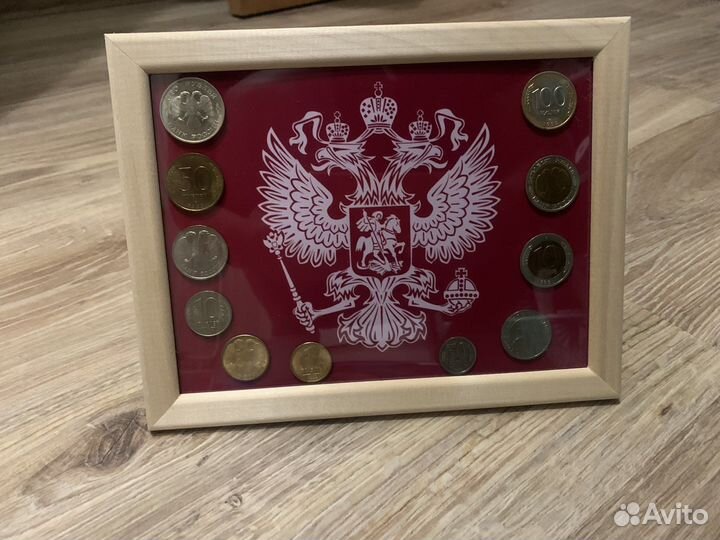 Монеты банка россии и гкчп на панно