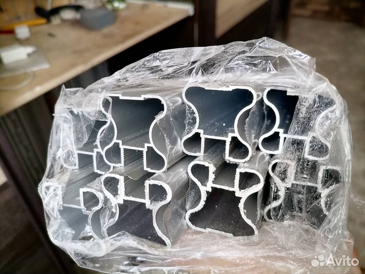 Вертикальный профиль для шкафа-купе Н-симметрия