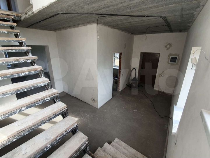 Коттедж 202 м² на участке 8 сот.