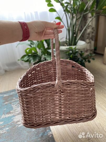 Корзина плетеная из бумажной лозы