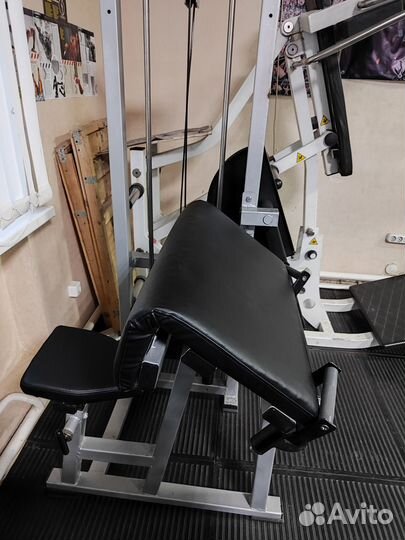 Бицепс- машина