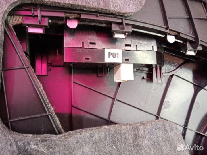 Обшивка двери передняя правая Kia Sportage 2 2010