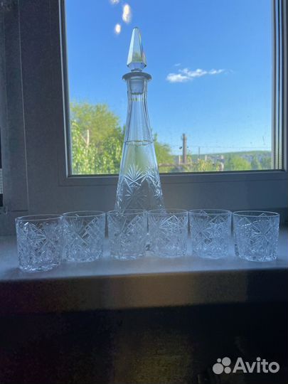 Хрустальный графин и рюмочки СССР