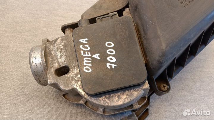 Датчик расхода воздуха Opel Omega А