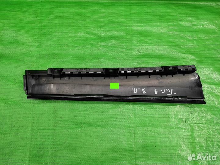 Накладка на сред. стойку зад. прав. Tiguan 07-16