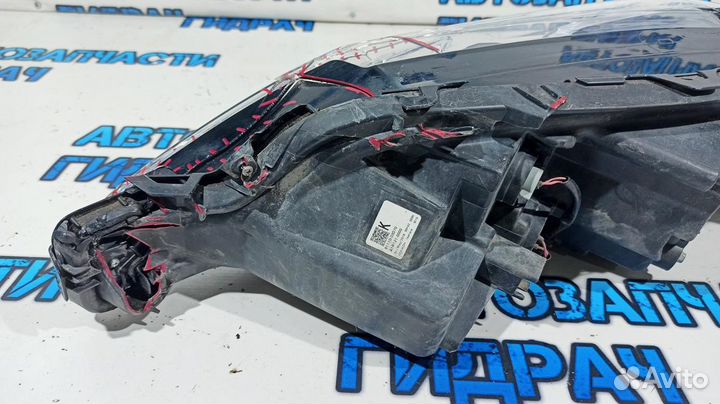 Фара правая Toyota Camry XV70, 9 поколение 8111033D70. Дефект. Сломаны корпус и стекло