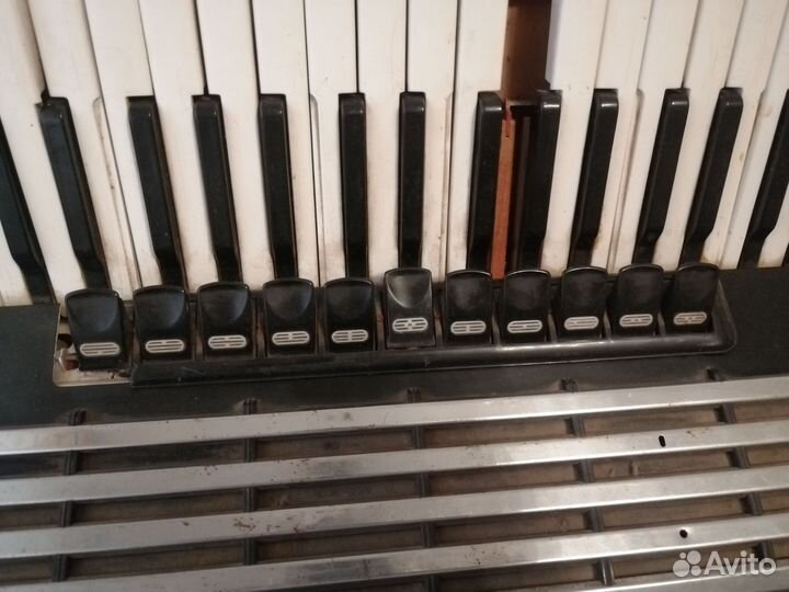 Запчасти / аккордеон Weltmeister Consona 4/4