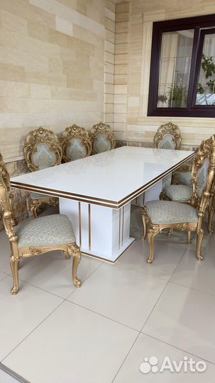 Стол и стулья