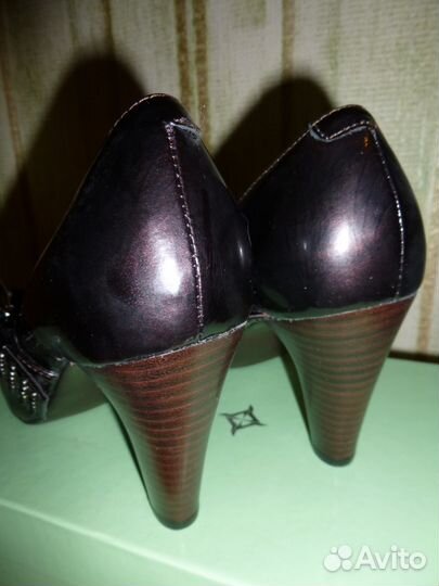 Лаковые туфли новые 37