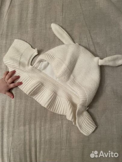 Шапка шлем Зайка для новорожденных с пуговицей