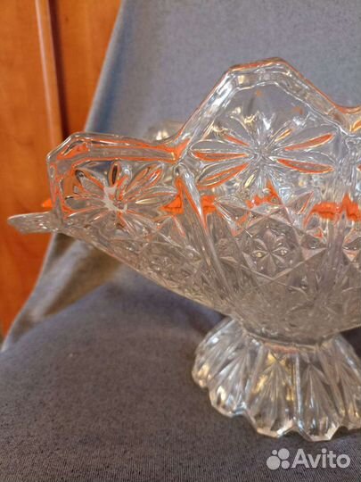 Большая старинная ваза