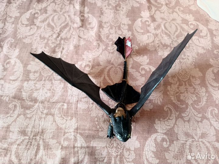 Фигурки драконов из мультфильма