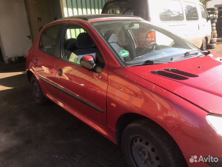 Разбор на запчасти Peugeot 206