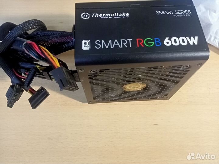 Блок 600w Thermaltake 80 plus smart RGB