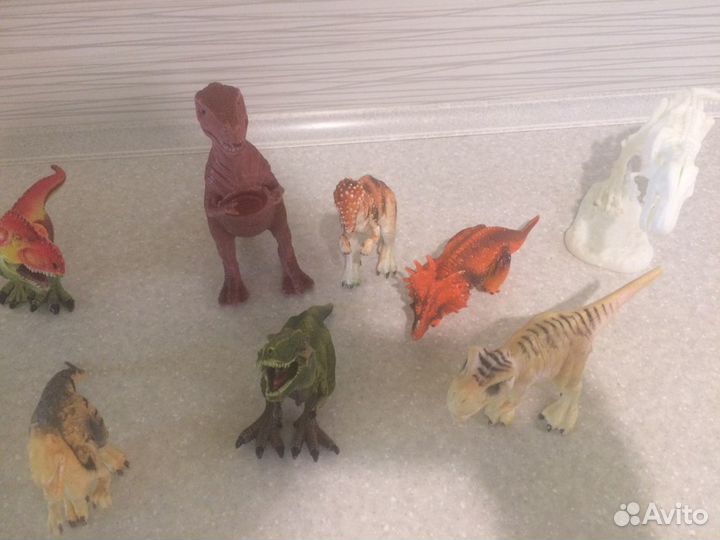 Кран, игрушки