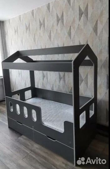 Кровать домик