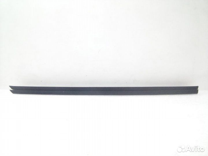 Уплотнитель стекла двери передний правый Lexus