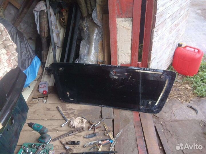 Заднее стекло на форд эскейп(маврик)