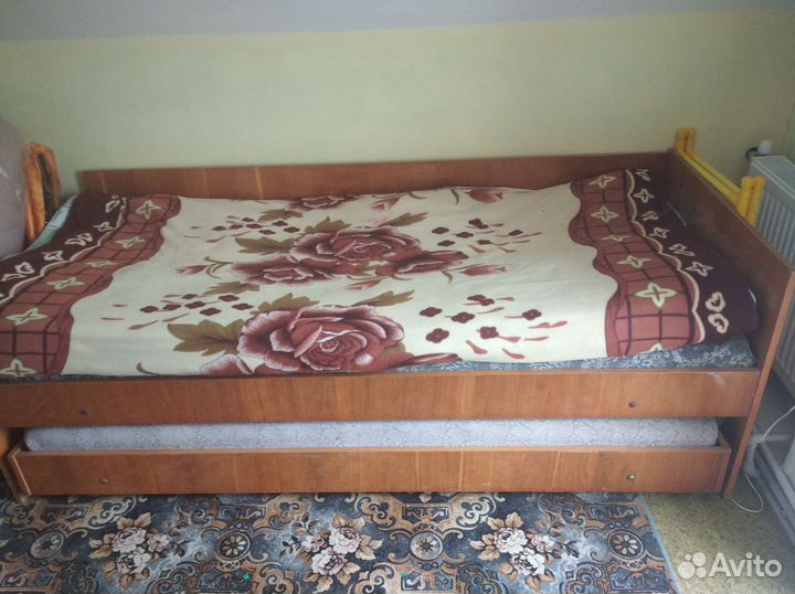 Кровать (тахта)