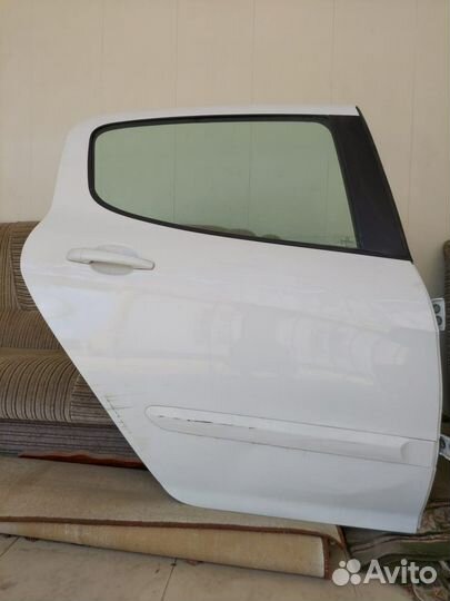 Дверь задняя правая на peugeot 308