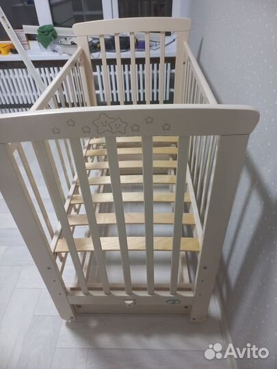 Детская кровать с маятником