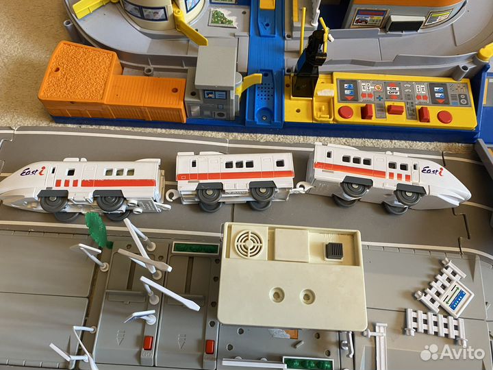 Томика рельсы и поезд