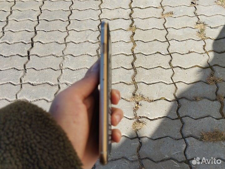 iPhone 6S, 64 ГБ