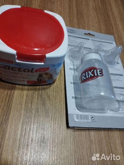 Бутылочки для кормления и сухое собачье молоко