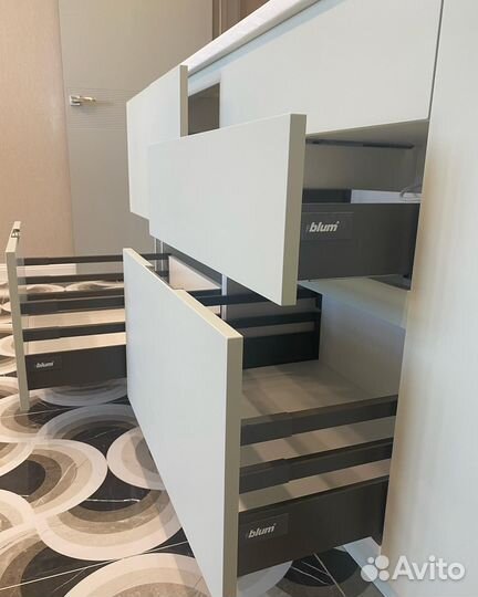 Кухня угловая в потолок