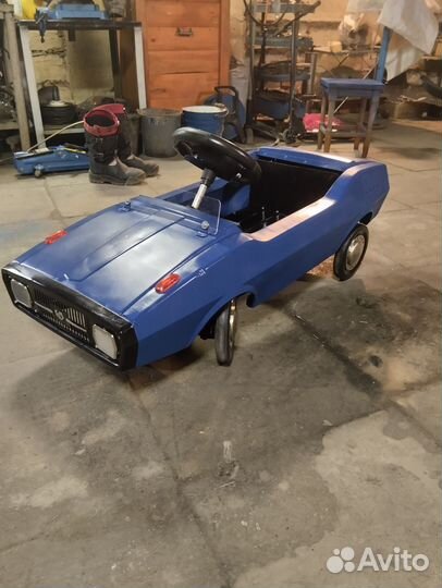 Педальная машина Радуга