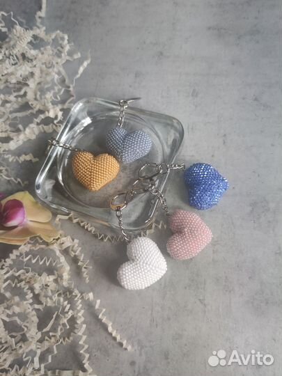 Брелок сердечко из бисера