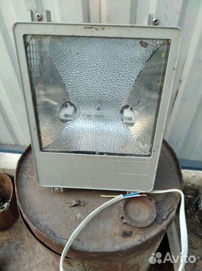 Прожектор галогеновый