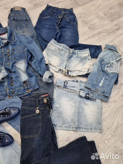 Женская джинсовая одежда и обувь пакетом