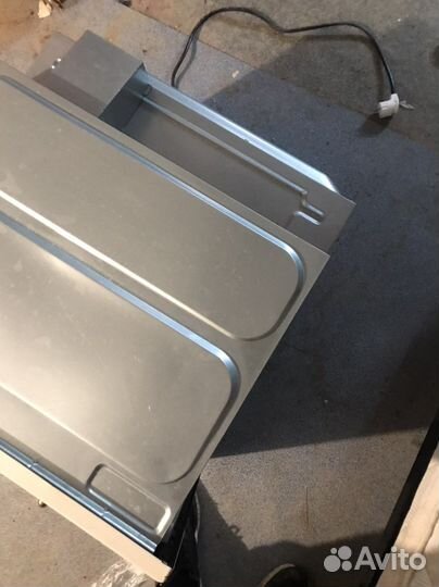 Встраиваемый духовой шкаф Midea