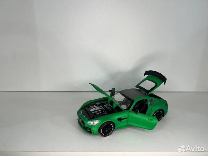 Машинка модельная 1:24