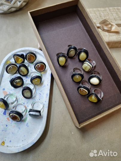 Кольца серьги заколки ободки из кожи и янтаря