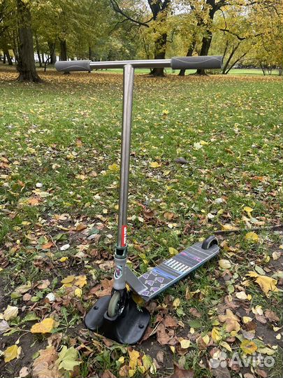 Трюковой самокат кастом в парк